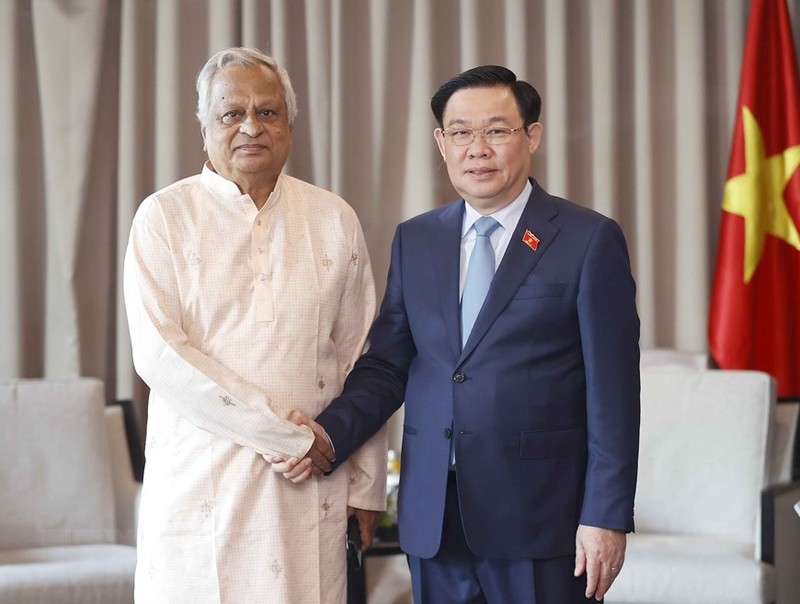 El presidente de la Asamblea Nacional de Vietnam, Vuong Dinh Hue, y Shah Alam, presidente del Partido Comunista de Bangladés. (Fotografía: VNA)