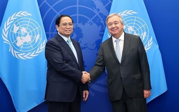 El primer ministro de Vietnam, Pham Minh Chinh, se reúne con el secretario general de la ONU, Antonio Guterres. (Fotografía: VNA)