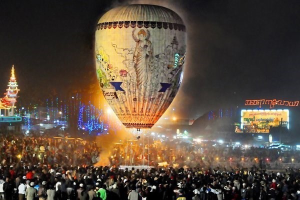 El Festival Tazaungdaing de Myanmar, también conocido como el Festival de las Luces, se celebra tradicionalmente el día de luna llena de Tazaungmon. (Fotografía: consult-myanmar.com)
