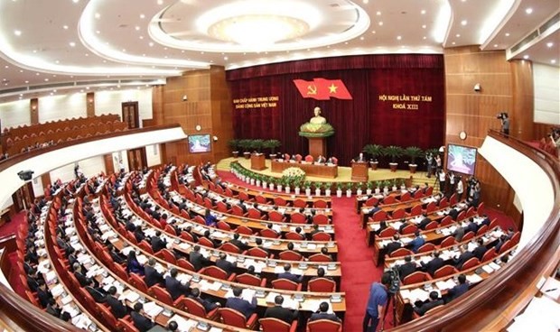El Comité Central del Partido Comunista de Vietnam continúa la tercera jornada de trabajo de su octavo pleno. (Fotografía: VNA)
