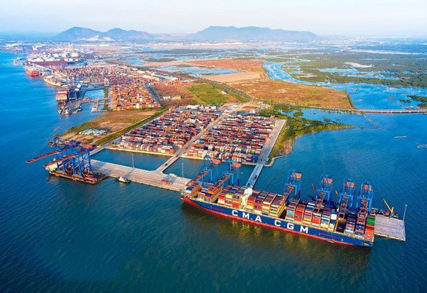 Buques de contenedor en el puerto internacional de Gemalink en Ba Ria-Vung Tau. (Fotografía: VNA)