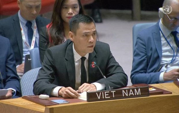 El embajador Dang Hoang Giang, jefe de la misión permanente de Vietnam ante la ONU, interviene en el debate. (Fotografía: VNA)