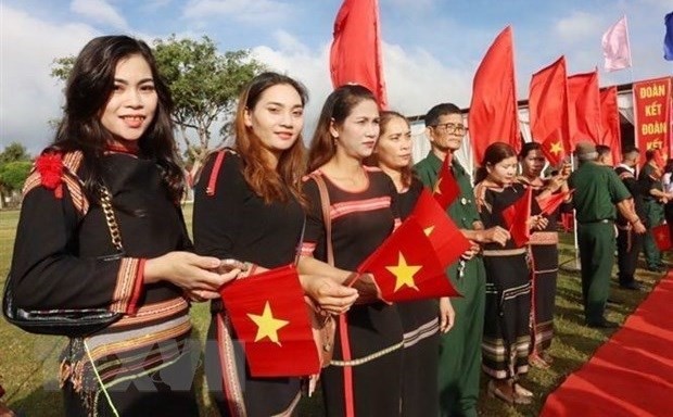 Personas de todos los grupos étnicos de la aldea de Ciet, comuna de Ea Tieu, distrito de Cu Kuin, provincia de Dak Lak, durante el Festival de Gran Unidad Nacional 2022. (Fotografía: VNA)