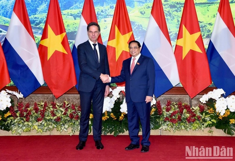 El primer ministro de Vietnam, Pham Minh Chinh, recibe a su homólogo neerlandés, Mark Rutte. (Fotografía: Nhan Dan)