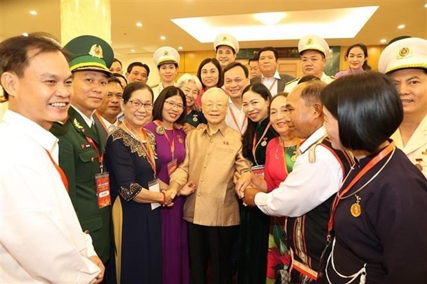 El secretario general del PCV, Nguyen Phu Trong, y los delegados. (Fotografía: VNA)