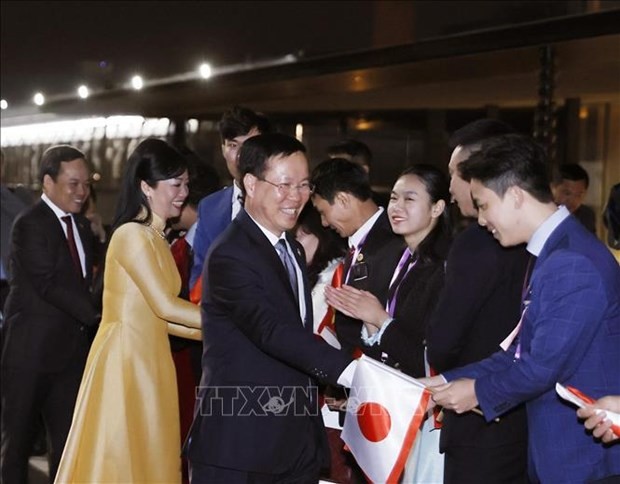 El presidente Vo Van Thuong y su esposa fueron recibidos en el aeropuerto internacional de Haneda. (Fotografía: VNA)