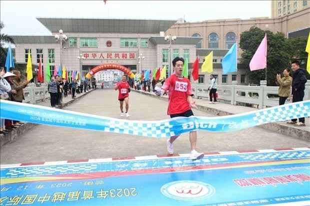 Un corredor chino participa en el torneo. (Fotografía: VNA)