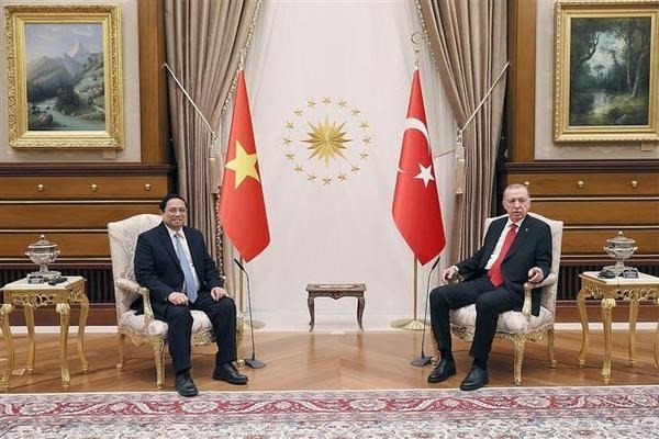 El premier de Vietnam, Pham Minh Chinh, y el presidente turco, Recep Tayyip Erdoğan. (Fotografía: VNA)
