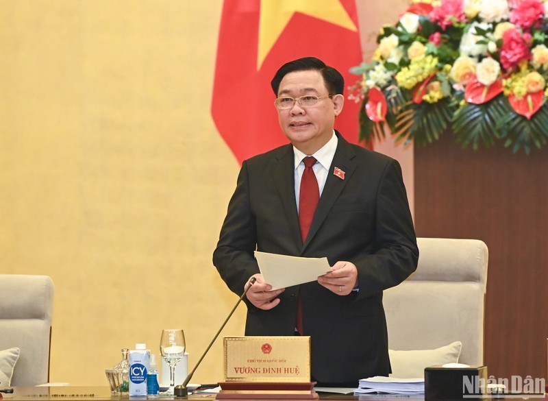El presidente de la Asamblea Nacional de Vietnam, Vuong Dinh Hue, interviene en la sesión. (Fotografía: Nhan Dan)