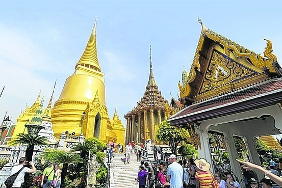 Turistas en el Gran Palacio Real en Bangkok. (Fotografía: Zuma Press)