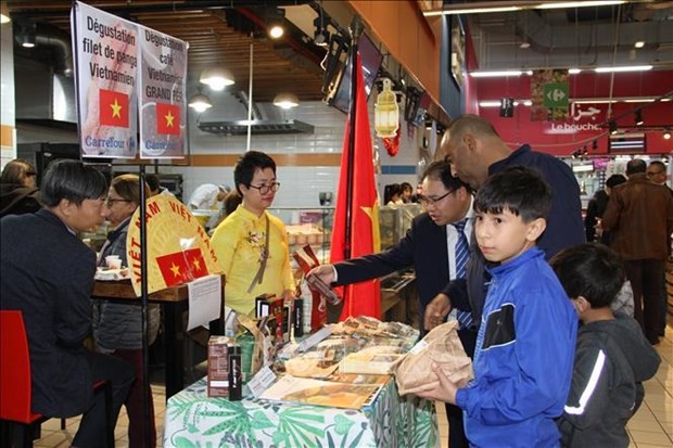 Productos vietnamitas presentados en Argel. (Fotografía: VNA) 