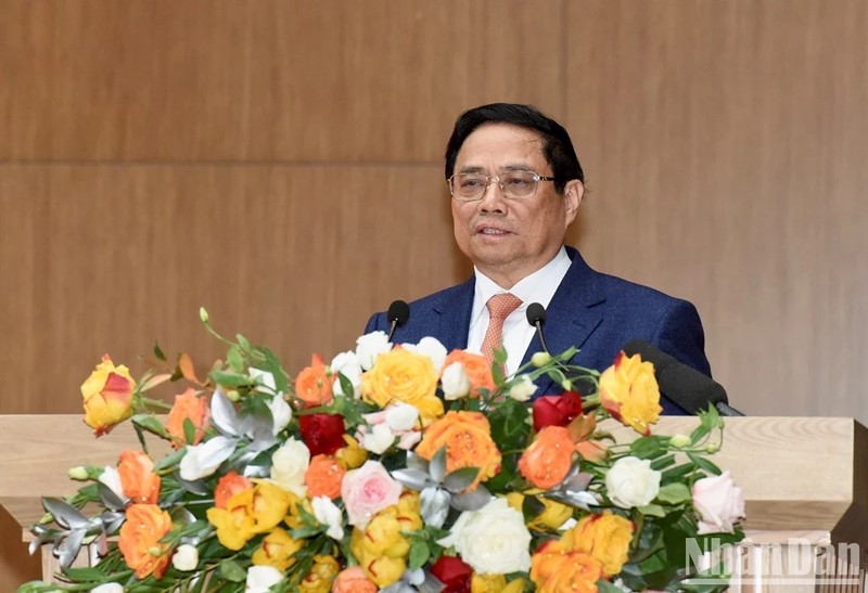 El primer ministro Pham Minh Chinh interviene en la reunión. (Fotografía: Nhan Dan)