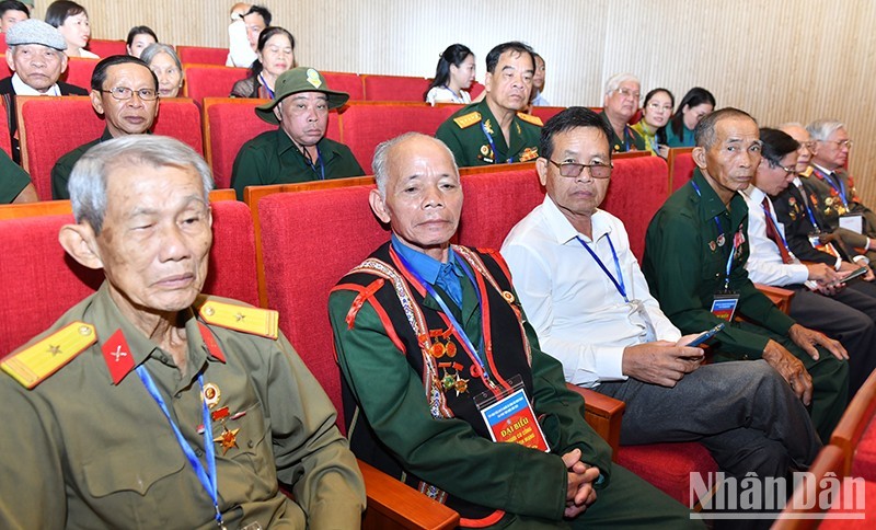 Delegados a la Conferencia Nacional en honor a las personas con méritos revolucionarios 2023, efectuada en la ciudad vietnamita de Hue, en julio último. (Fotografía: Nhan Dan)
