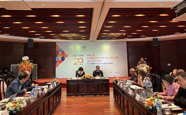Durante el seminario sobre la implementación de la Convención para la Salvaguardia del Patrimonio Cultural Inmaterial de la Unesco en Vietnam. (Fotografía: VNA)