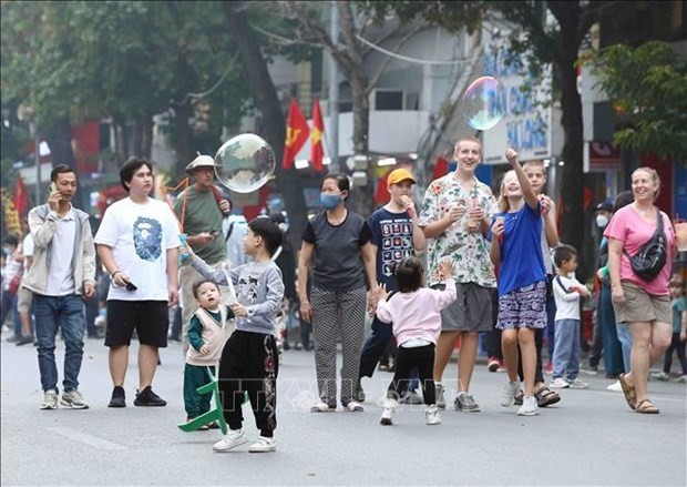 Turistas extranjeros en Hanói. (Fotografía: VNA)