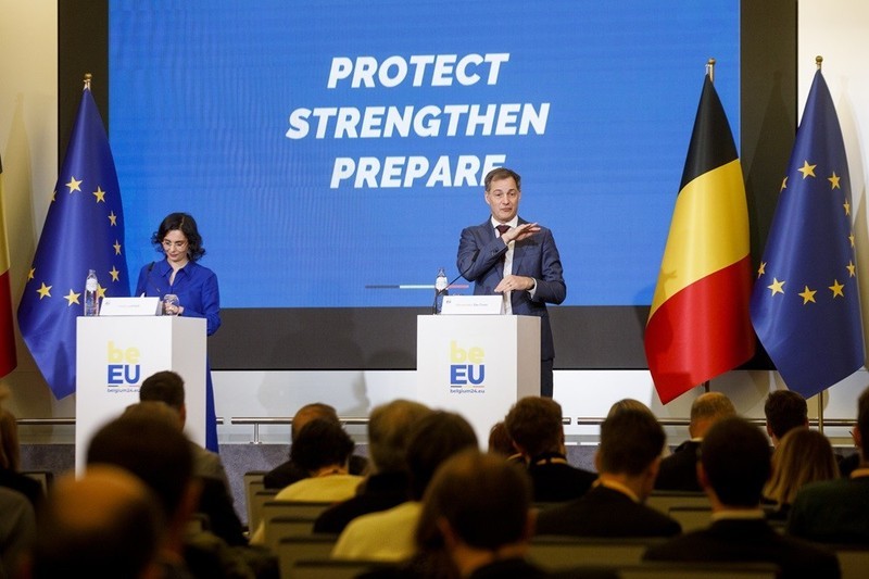 El primer ministro de Bélgica, Alexander De Croo, enuncia las prioridades de su país durante este mandato de presidencia de la UE. (Fotografía: Belga)