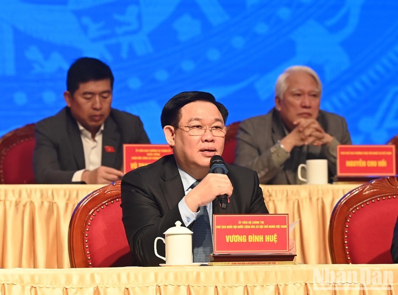 El presidente de la Asamblea Nacional de Vietnam, Vuong Dinh Hue, en la sesión. (Fotografía: Nhan Dan)
