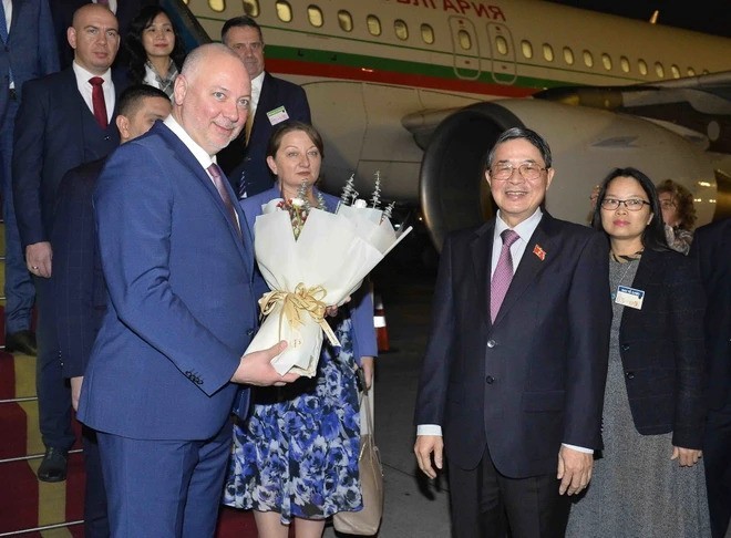 El vicepresidente de la Asamblea Nacional de Vietnam Nguyen Duc Hai recibe al presidente de la Asamblea Nacional de Bulgaria, Rossen Jeliazkov. (Fotografía: VNA)