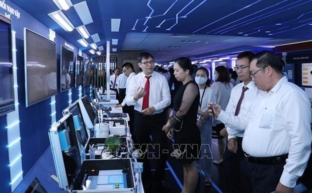 Personas y empresas visitan el Espacio Creativo y experimentan la transformación digital en Ciudad Ho Chi Minh. (Fotografía: VNA)