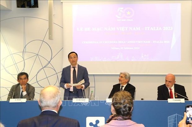 El embajador vietnamita en Italia, Duong Hai Hung, en la ceremonia de clausura del Año de Vietnam en Italia 2023. (Fotografía: VNA)