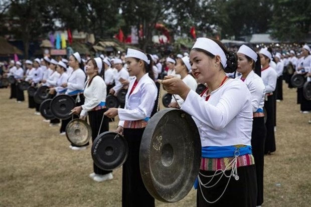 Interpretación de batintines de la etnia Muong durante el Festival. (Fotografía: VNA)