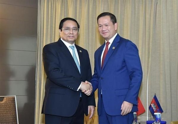 El primer ministro de Vietnam, Pham Minh Chinh (izquierda), y su homólogo camboyano, Samdech Thipadei Hun Manet. (Fotografía: VNA)