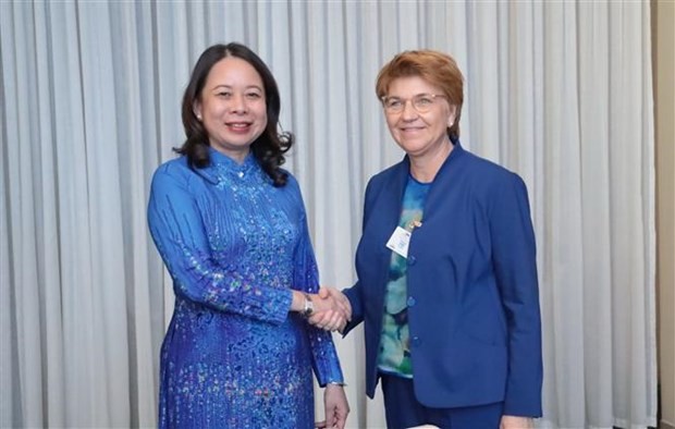 La vicepresidenta de Vietnam, Vo Thi Anh Xuan, y la presidenta de Suiza, Viola Amheard. (Fotografía: VNA)