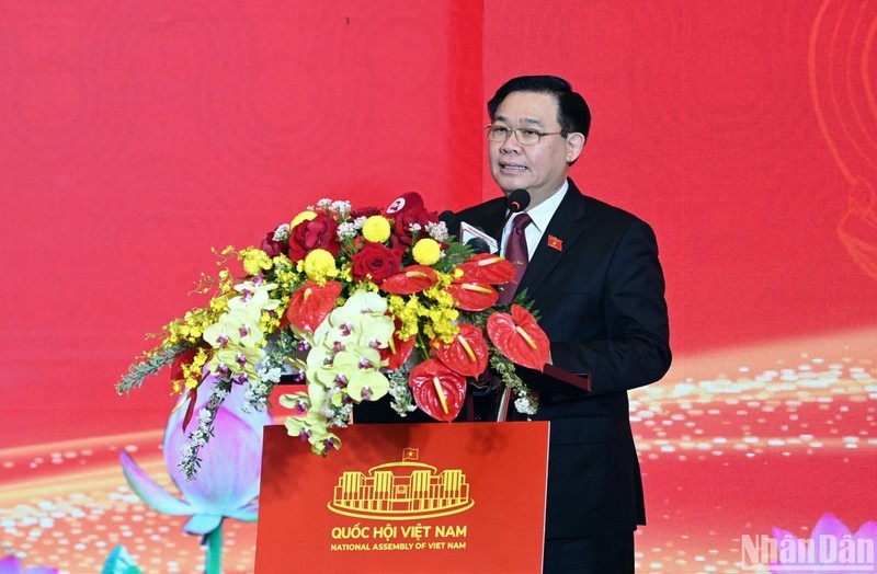 El presidente de la Asamblea Nacional de Vietnam, Vuong Dinh Hue, pronuncia el discurso de clausura. (Fotografía: Nhan Dan)