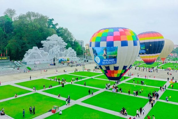 El Festival de Globos Aerostáticos de Tuyen Quang 2024 tendrá lugar del 27 de abril hasta el 2 de mayo. (Fotografía: laodong.vn)