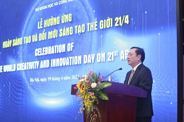 El ministro de Ciencia y Tecnología, Huynh Thanh Dat, habla en la cita. (Fotografía: VNA)