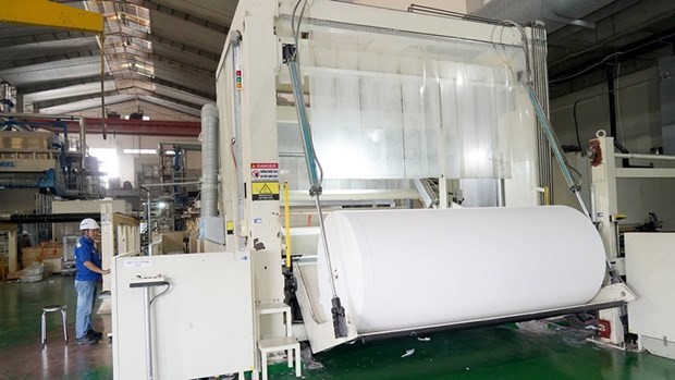 La empresa dedicada a la producción de papel Xuan Mai, en el parque industrial de Hiep Phuoc, aplica maquinaria moderna para ayudar a producir de forma más limpia y reducir las emisiones al medio ambiente. (Fotografía: VNA)