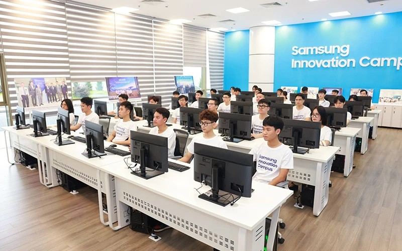 El NIC y la empresa Samsung Vietnam inician el programa de desarrollo de talento tecnológico. (Fotografía: Nhan Dan)