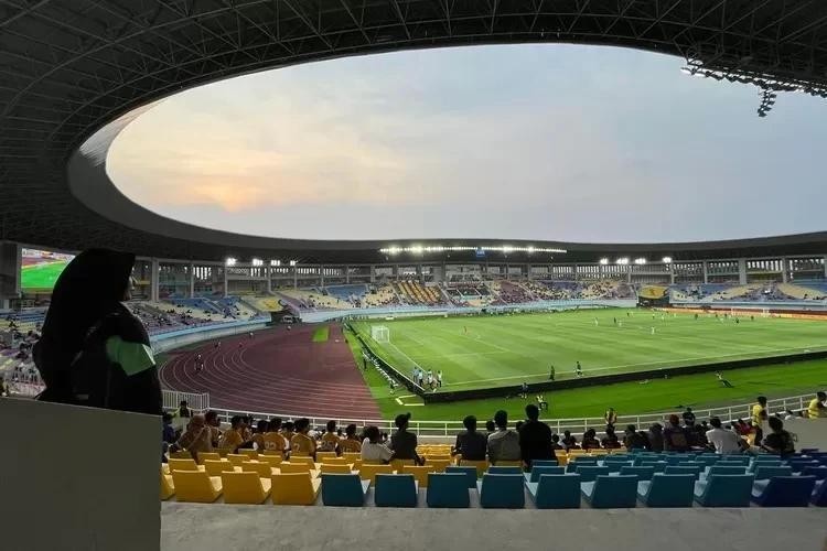 El Estadio Manahan es uno de los dos estadios que albergarán el torneo sub-16 del Sudeste Asiático 2024. (Fotografía: Bola Nusantara)