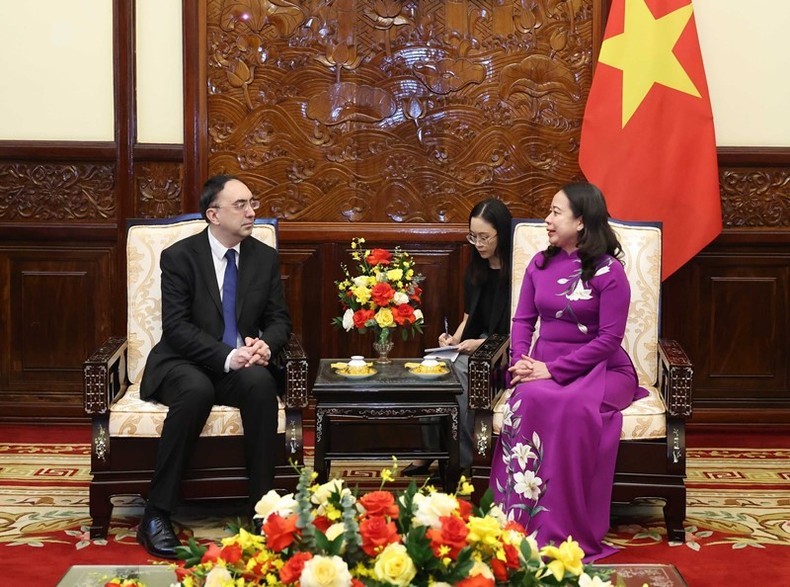 La presidenta interina de Vietnam, Vo Thi Anh Xuan, se reúne con el embajador de Armenia, Suren Baghdasaryan. (Fotografía: VNA)