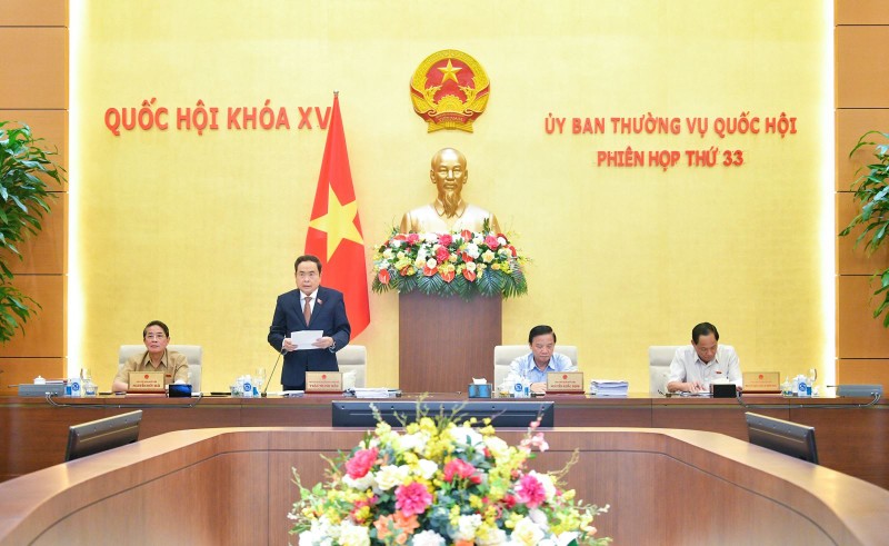 El vicepresidente permanente de la Asamblea Nacional de Vietnam, Tran Thanh Man, interviene en la 33 Reunión del Comité Permanente del Parlamento. (Fotografía: VNA)