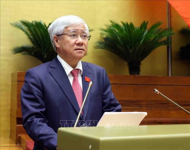 El presidente del Comité Central del Frente de la Patria de Vietnam, Do Van Chien, presenta su informe. (Fotografía: VNA)