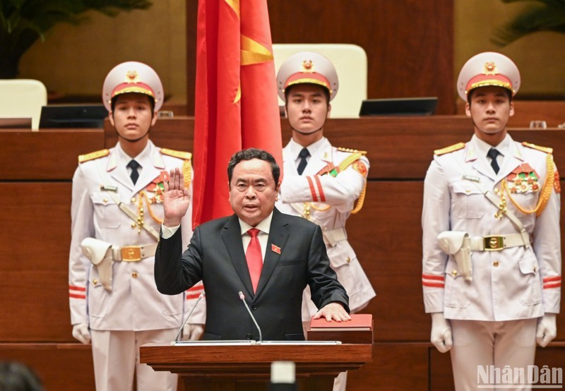 Tran Thanh Man presta juramento como presidente de la Asamblea Nacional de Vietnam. (Fotografía: Nhan Dan)