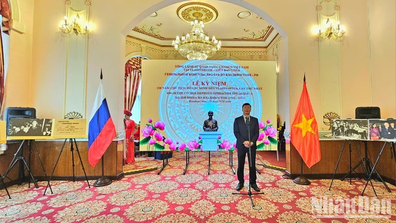 El cónsul general de Vietnam en Vladivostok, Nguyen Dang Hien, interviene en el acto. (Fotografía: Nhan Dan) 