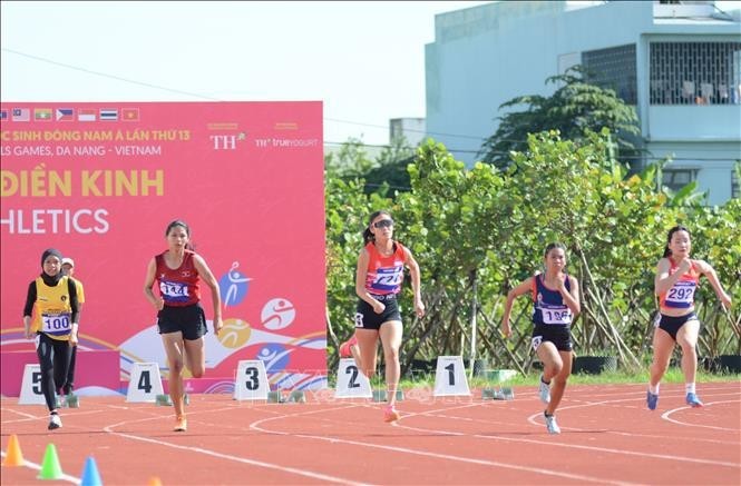 En la prueba de carrera de 100 metros. (Fotografía: VNA)