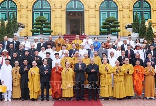 El presidente To Lam se reúne con representantes de las organizaciones religiosas en Hanói. (Fotografía: VNA)