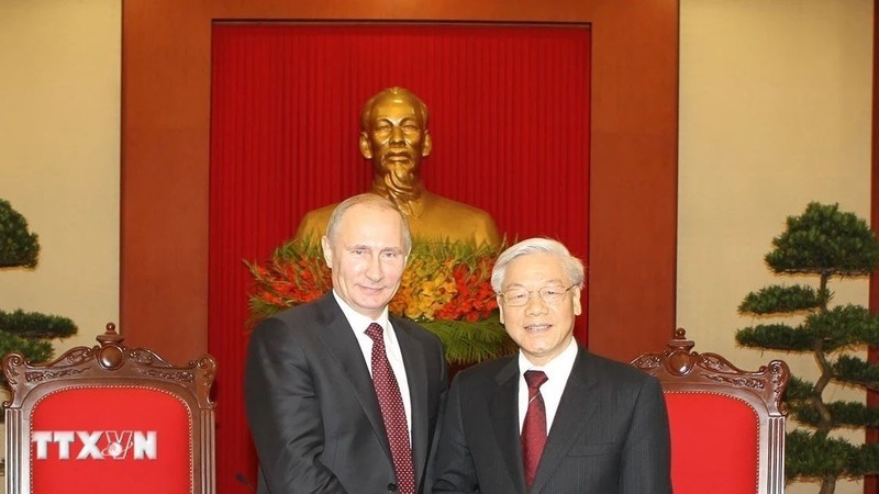 El secretario general del Partido Comunista de Vietnam, Nguyen Phu Trong, recibe al presidente ruso, Vladimir Putin, en su visita de Estado al país indochino en 2013. (Foto: VNA)