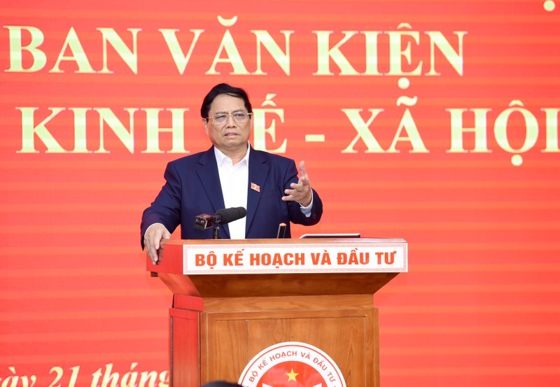 El primer ministro de Vietnam, Pham Minh Chinh, interviene en la sesión de trabajo. (Fotografía: Nhan Dan)