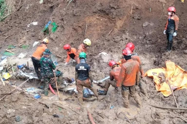 Deslizamientos de tierra en el distrito de Bone Bolango. (Fotografía: Al Jazeera)