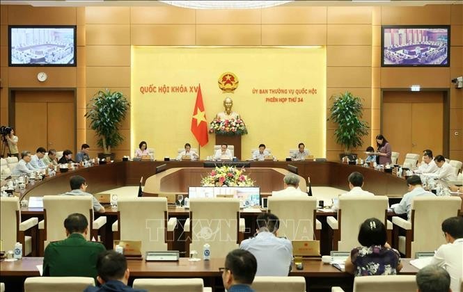 En la 34 Reunión del Comité Permanente de la Asamblea Nacional de Vietnam. (Fotografía: VNA)