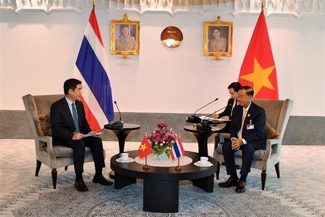 El titular de la Asamblea Nacional de Tailandia y también de la Cámara de Representantes, Wan Muhamad Noor Matha, recibe al embajador vietnamita en el país, Pham Viet Hung. (Fotografía: VNA)