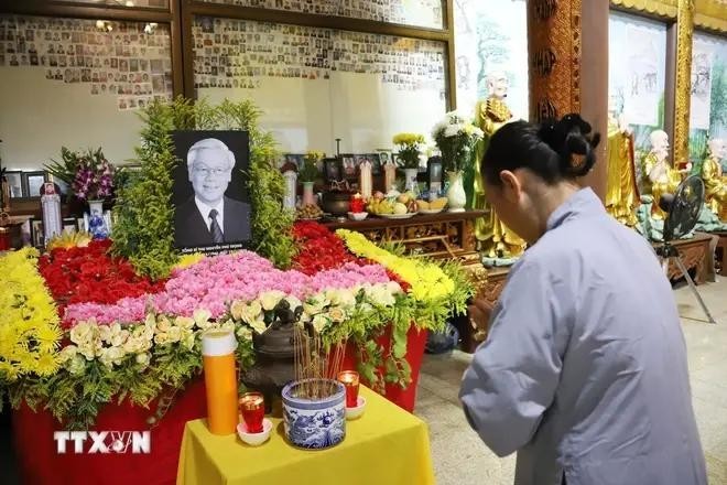 La comunidad vietnamita rinde homenaje al secretario general del Partido Comunista de Vietnam, Nguyen Phu Trong. (Fotografía: VNA)