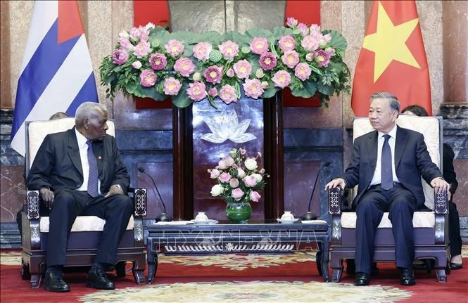 El presidente de Vietnam, To Lam, y el presidente de la Asamblea Nacional del Poder Popular de Cuba, Esteban Lazo Hernández. (Fotografía: VNA)