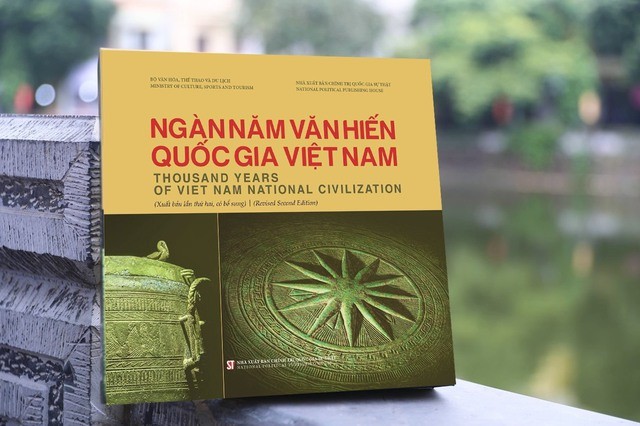 El libro “Mil años de civilización nacional de Vietnam”. (Fotografía: Editorial Política Nacional Su That)