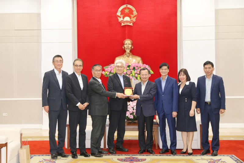 Los delegados de ambas partes posan para una foto. (Fotografía: baoquangninh.vn)