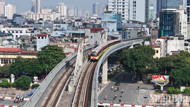 Una vista de la nueva línea de metro desde arriba. (Fotografía: Nhan Dan)